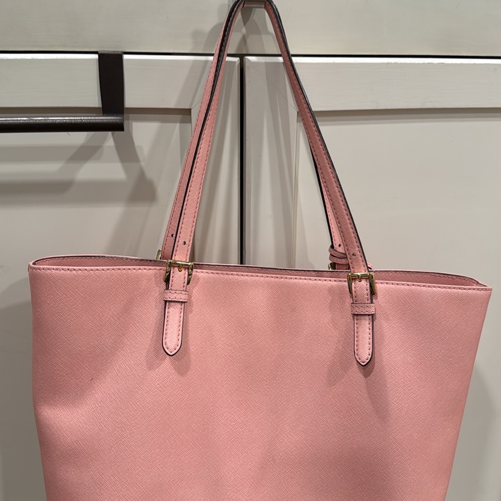 Michael Kors (MK) Pink Bag
Gently used great for work or play - Picture 8 of 15